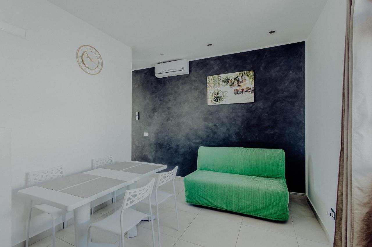 Fantasia House Lägenhet Monopoli Exteriör bild